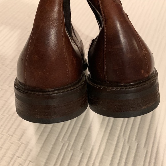 Kenneth Cole Men's chelsea boot with brogue details in brown leather Italy - Picture 9 of 16